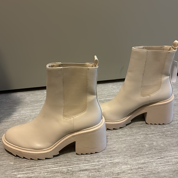 NWT Chunky heeled Chelsea boots - Picture 6 of 7